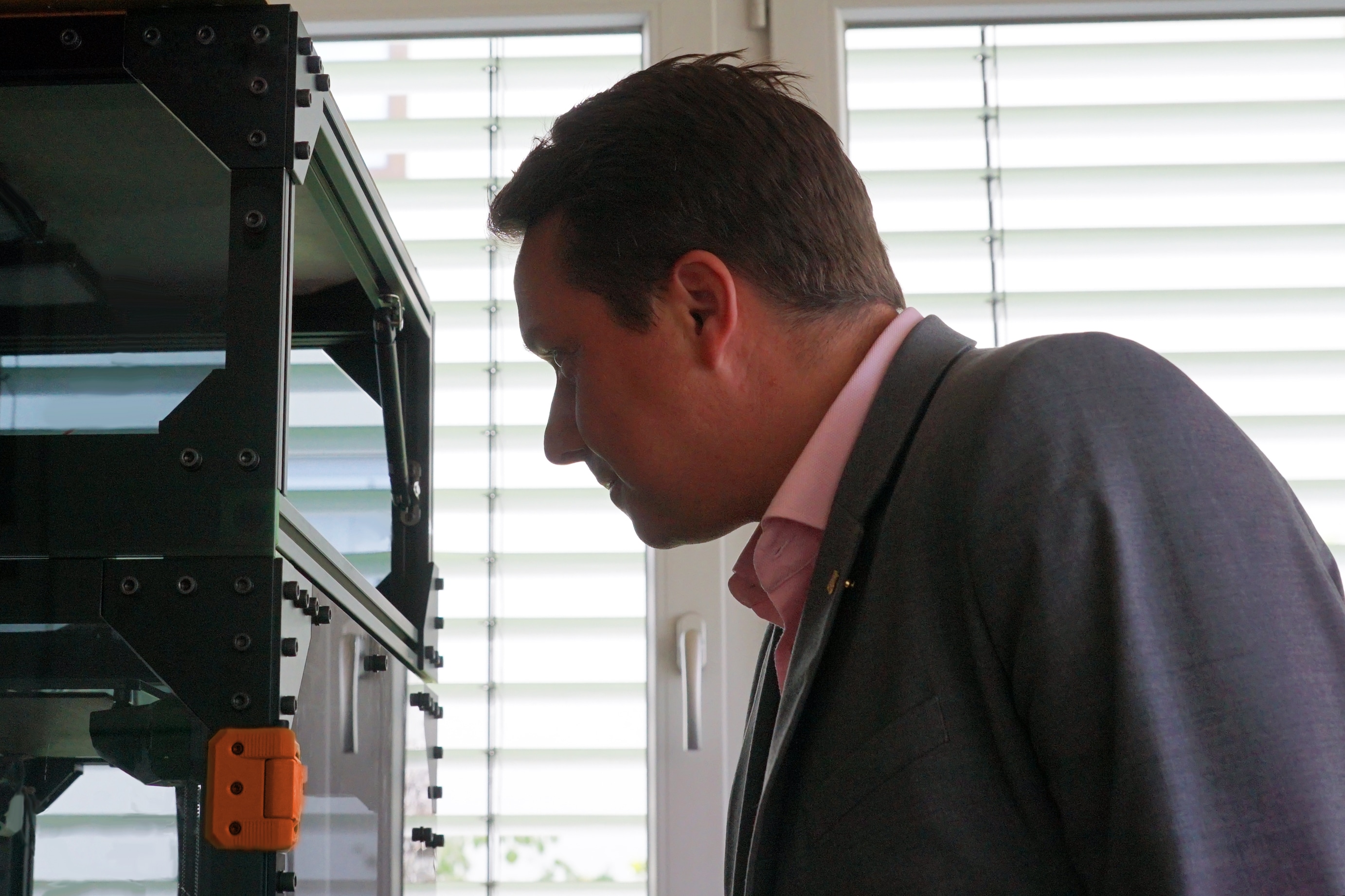 Besuch im Betrieb: Landtagsabgeordneter Manuel Hailfinger bei der isepos GmbH